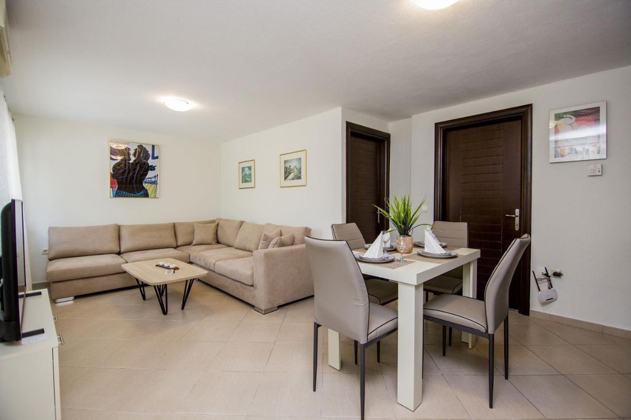 Kasta Bnb Ofrínion Exterior foto