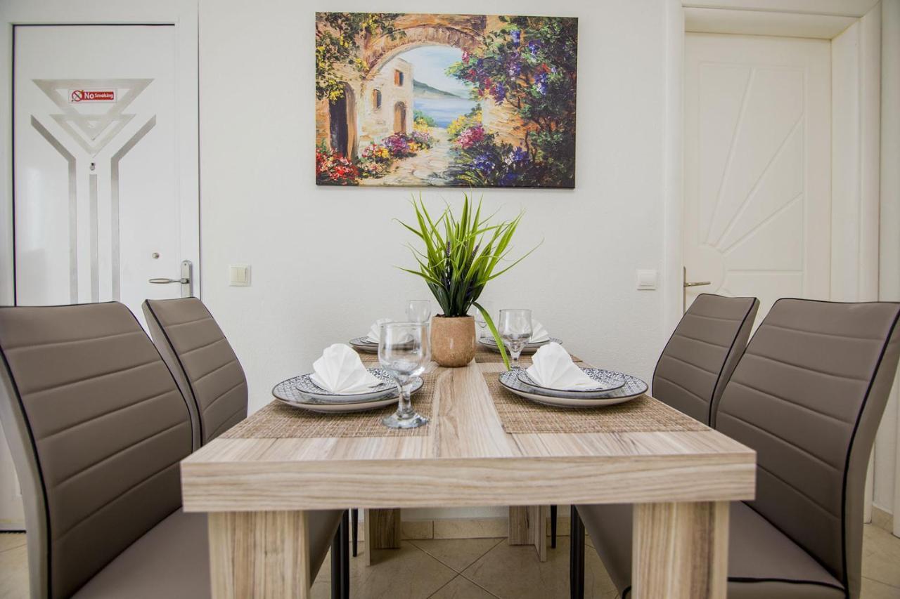 Kasta Bnb Ofrínion Exterior foto