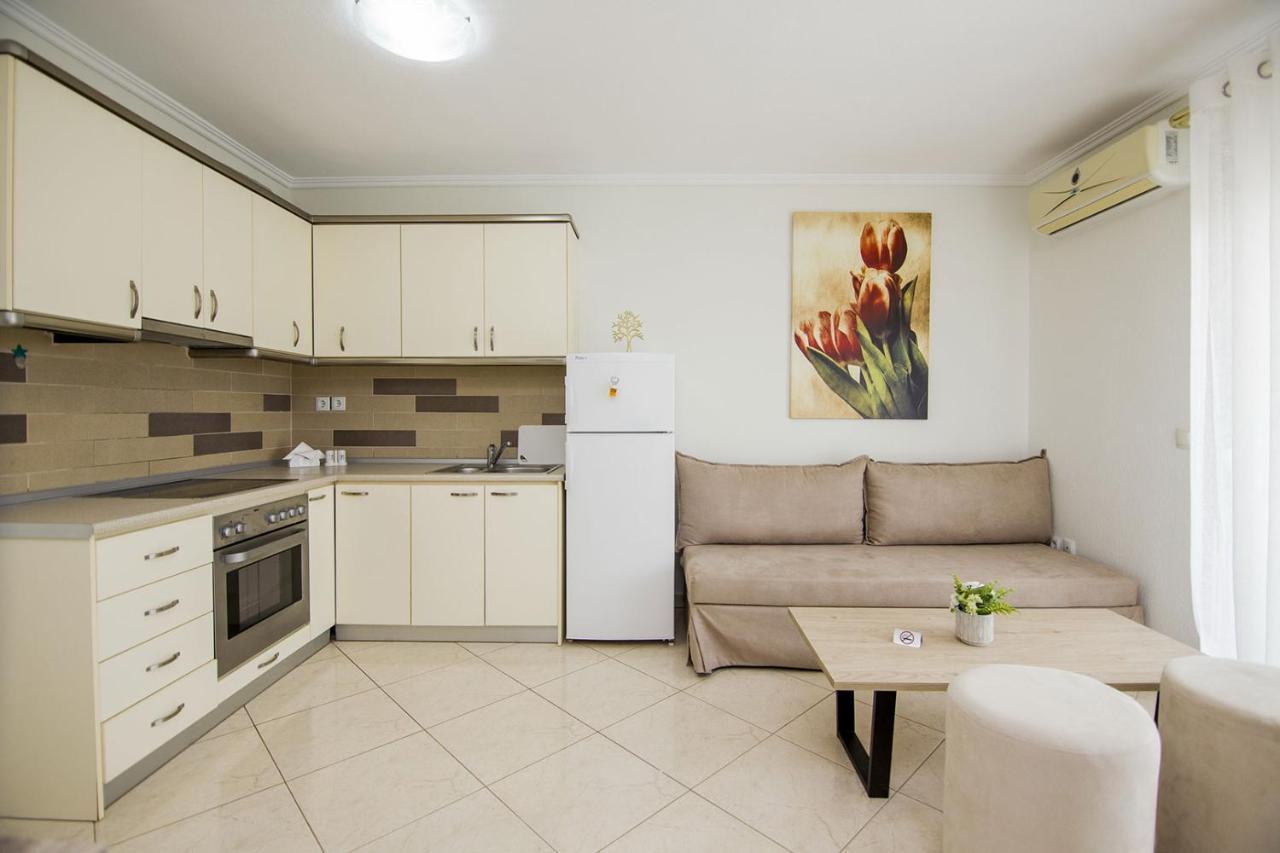 Kasta Bnb Ofrínion Exterior foto