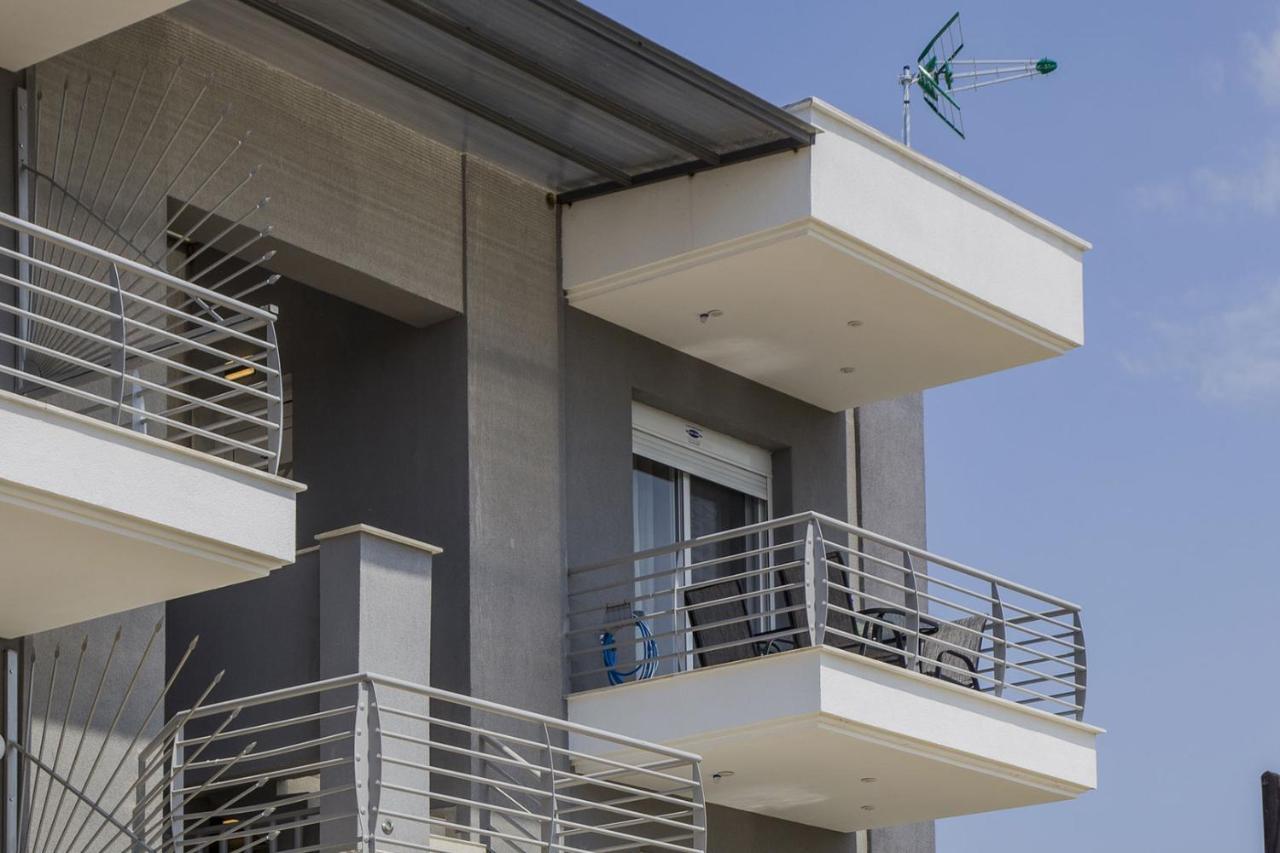 Kasta Bnb Ofrínion Exterior foto